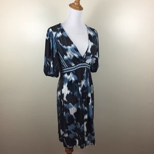 BCBGMAXAZRIA Low V Neck Stretch Short Sleeve Dress